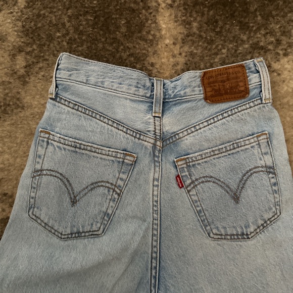 Levis - Picture 3 of 4